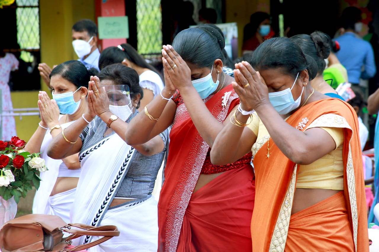 පාසලට නවක සිසුන් බදවා ගැනීම සදහා ආශීර්වාද පින්කමක් පැවැත්වීම